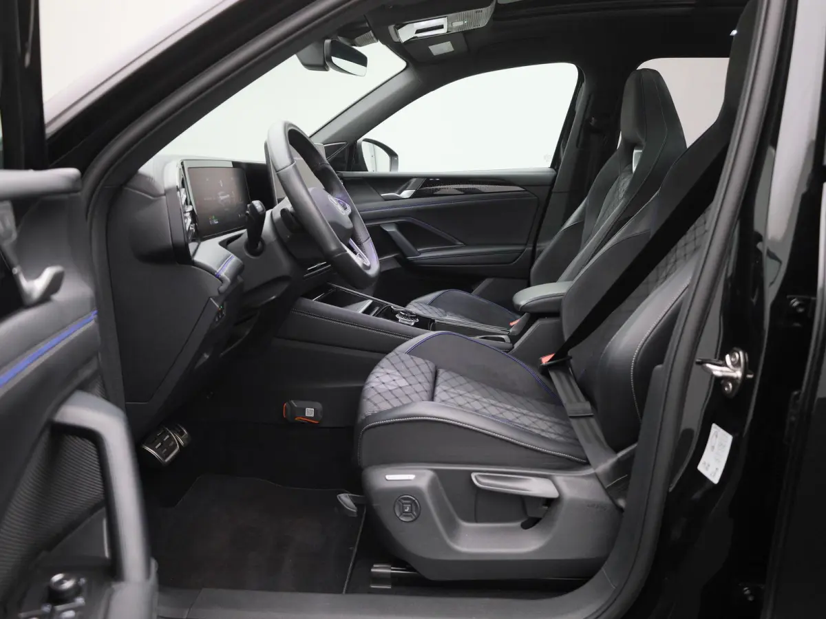 1.5 eHybrid R-Line Edition 204 PK| Origineel Nederlands | 1e Eigenaar | Panoramadak | Trekhaak | Navigatie Groot | Harman Kardon Premium Audio | Head-Updisplay | Stoelverwarming | Stuurwielv