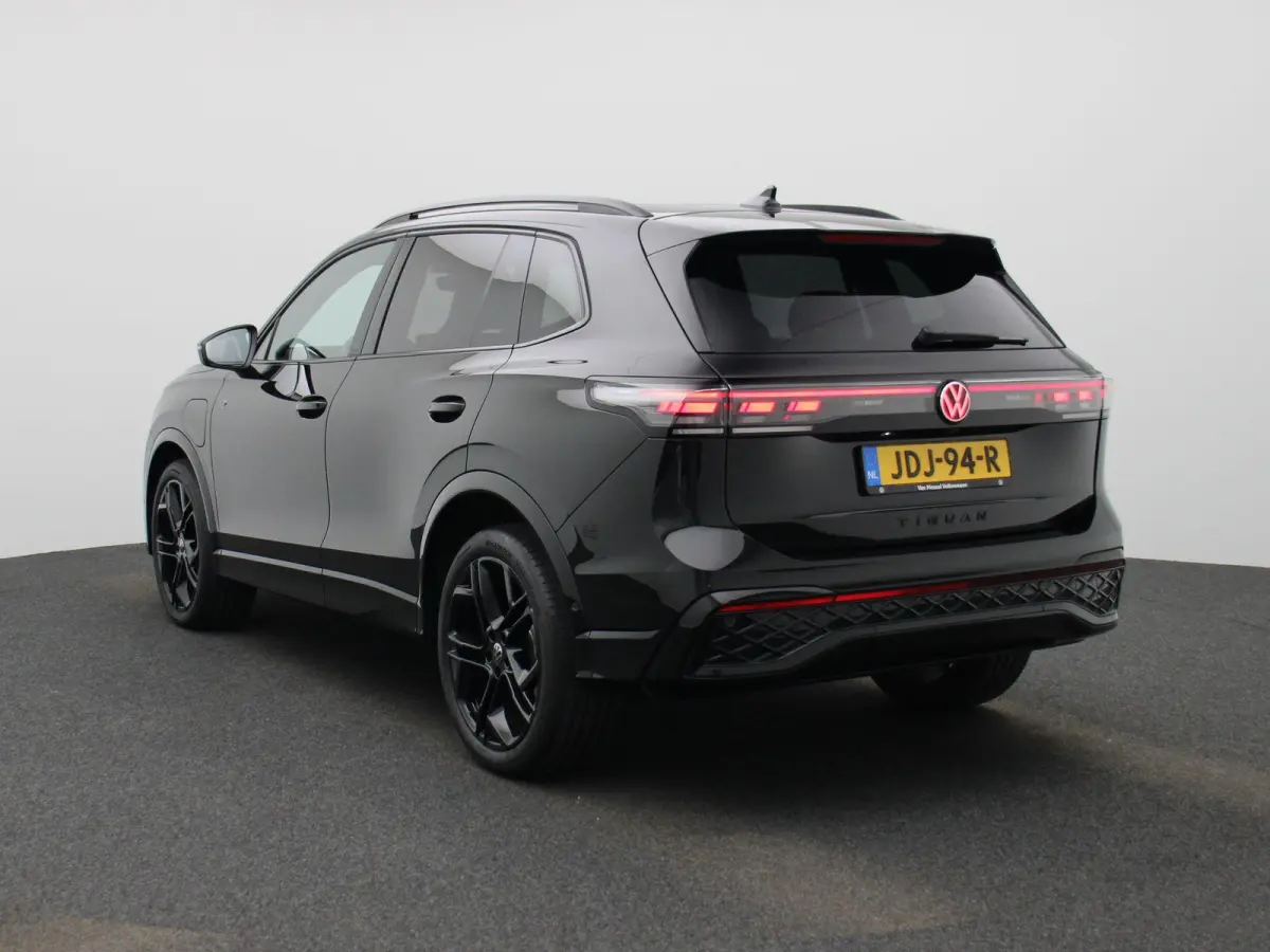 1.5 eHybrid R-Line Edition 204 PK| Origineel Nederlands | 1e Eigenaar | Panoramadak | Trekhaak | Navigatie Groot | Harman Kardon Premium Audio | Head-Updisplay | Stoelverwarming | Stuurwielv