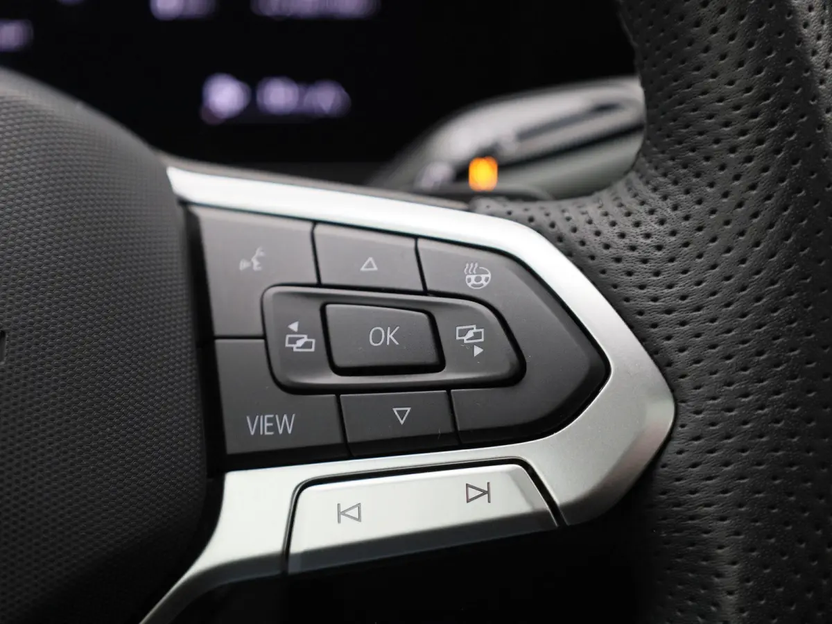1.5 eHybrid R-Line Edition 204 PK| Origineel Nederlands | 1e Eigenaar | Panoramadak | Trekhaak | Navigatie Groot | Harman Kardon Premium Audio | Head-Updisplay | Stoelverwarming | Stuurwielv