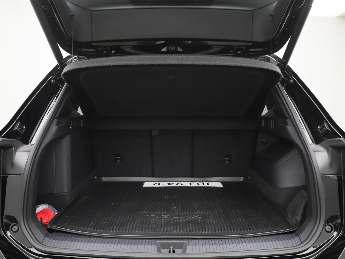 1.5 eHybrid R-Line Edition 204 PK| Origineel Nederlands | 1e Eigenaar | Panoramadak | Trekhaak | Navigatie Groot | Harman Kardon Premium Audio | Head-Updisplay | Stoelverwarming | Stuurwielv