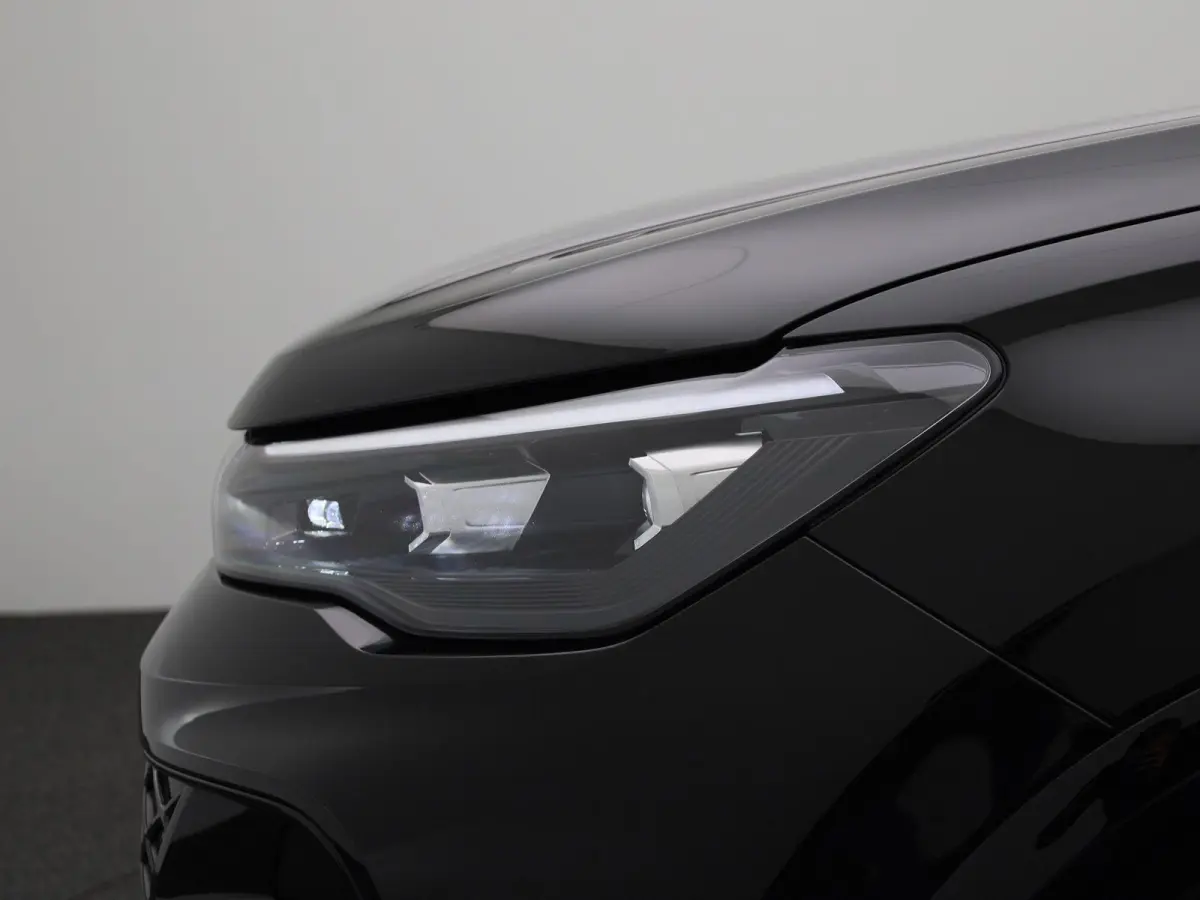 1.5 eHybrid R-Line Edition 204 PK| Origineel Nederlands | 1e Eigenaar | Panoramadak | Trekhaak | Navigatie Groot | Harman Kardon Premium Audio | Head-Updisplay | Stoelverwarming | Stuurwielv