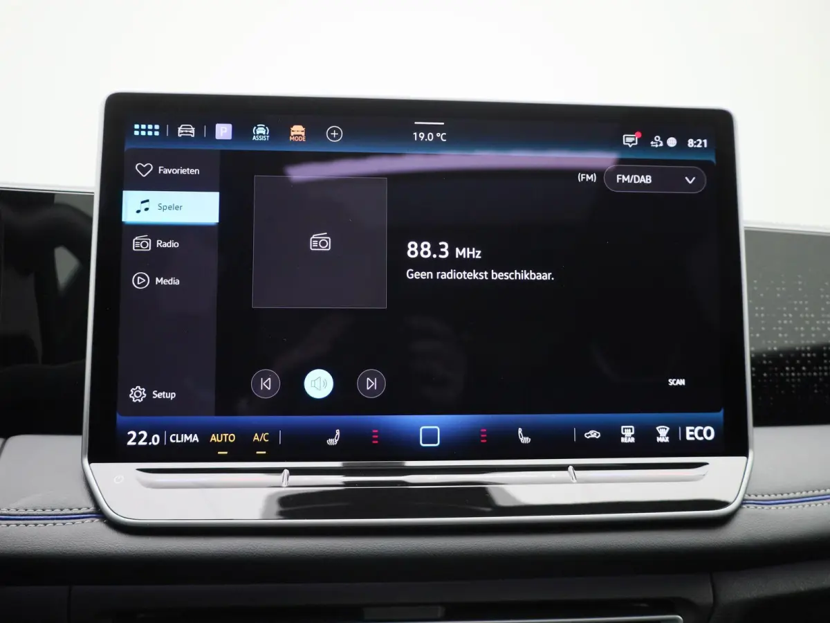 1.5 eHybrid R-Line Edition 204 PK| Origineel Nederlands | 1e Eigenaar | Panoramadak | Trekhaak | Navigatie Groot | Harman Kardon Premium Audio | Head-Updisplay | Stoelverwarming | Stuurwielv