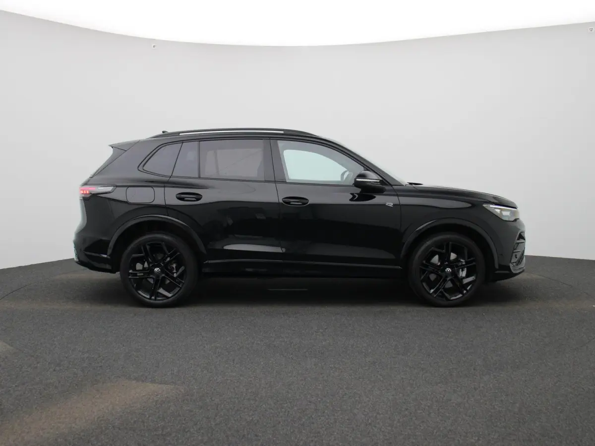 1.5 eHybrid R-Line Edition 204 PK| Origineel Nederlands | 1e Eigenaar | Panoramadak | Trekhaak | Navigatie Groot | Harman Kardon Premium Audio | Head-Updisplay | Stoelverwarming | Stuurwielv