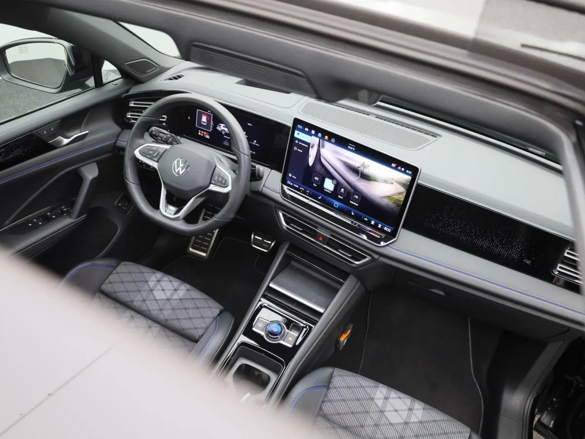 1.5 eHybrid R-Line Edition 204 PK| Origineel Nederlands | 1e Eigenaar | Panoramadak | Trekhaak | Navigatie Groot | Harman Kardon Premium Audio | Head-Updisplay | Stoelverwarming | Stuurwielv