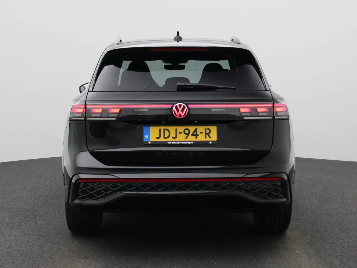1.5 eHybrid R-Line Edition 204 PK| Origineel Nederlands | 1e Eigenaar | Panoramadak | Trekhaak | Navigatie Groot | Harman Kardon Premium Audio | Head-Updisplay | Stoelverwarming | Stuurwielv