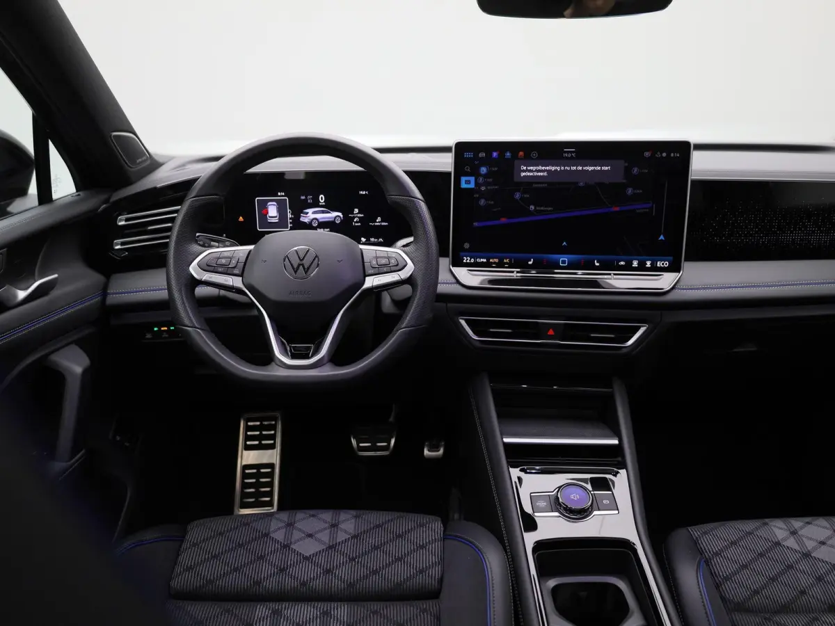 1.5 eHybrid R-Line Edition 204 PK| Origineel Nederlands | 1e Eigenaar | Panoramadak | Trekhaak | Navigatie Groot | Harman Kardon Premium Audio | Head-Updisplay | Stoelverwarming | Stuurwielv