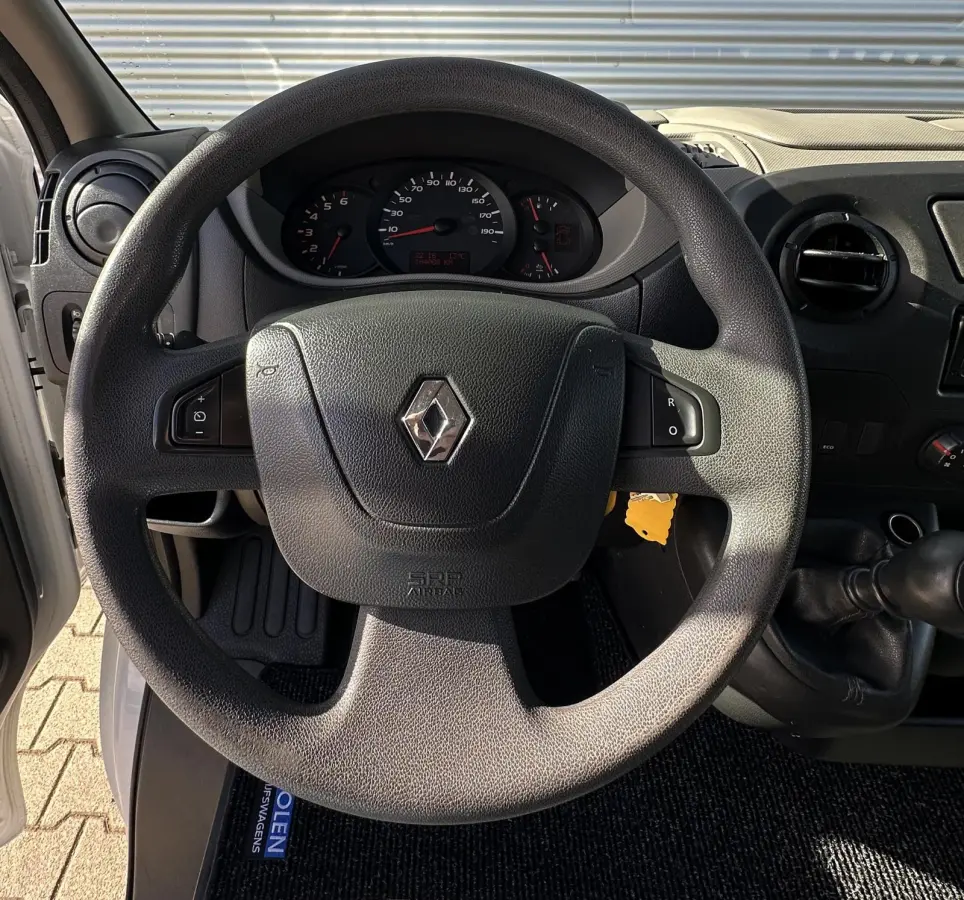T35 2.3 dCi bakwagen met laadklep