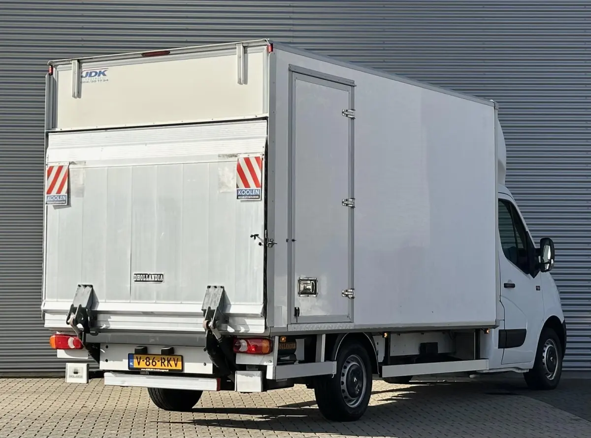 T35 2.3 dCi bakwagen met laadklep