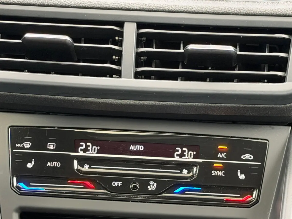 1.0 TSI R-Line DSG Pano/Navi/Led/Cam/Virtua