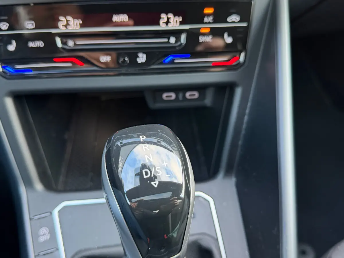 1.0 TSI R-Line DSG Pano/Navi/Led/Cam/Virtua