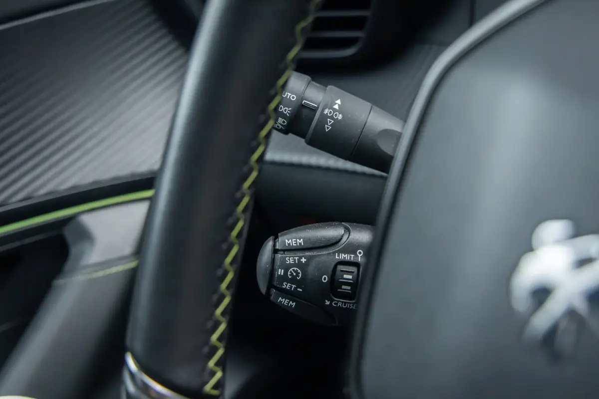 EV GT-LINE 50 kWh | Camera | Stoelverwarming | Apple Carplay/Android Auto | Keyless | Navigatie | Sportstoelen | Achteruitrijcamera | Apple Carplay/Android Auto|telefoonintegratie premium | 