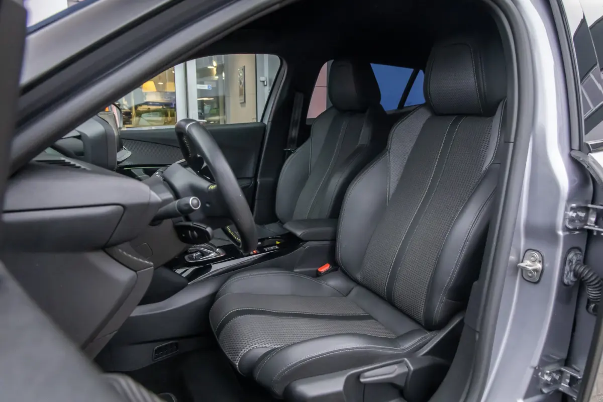 EV GT-LINE 50 kWh | Camera | Stoelverwarming | Apple Carplay/Android Auto | Keyless | Navigatie | Sportstoelen | Achteruitrijcamera | Apple Carplay/Android Auto|telefoonintegratie premium | 