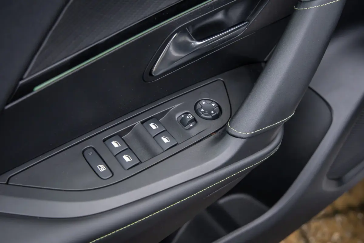 EV GT-LINE 50 kWh | Camera | Stoelverwarming | Apple Carplay/Android Auto | Keyless | Navigatie | Sportstoelen | Achteruitrijcamera | Apple Carplay/Android Auto|telefoonintegratie premium | 