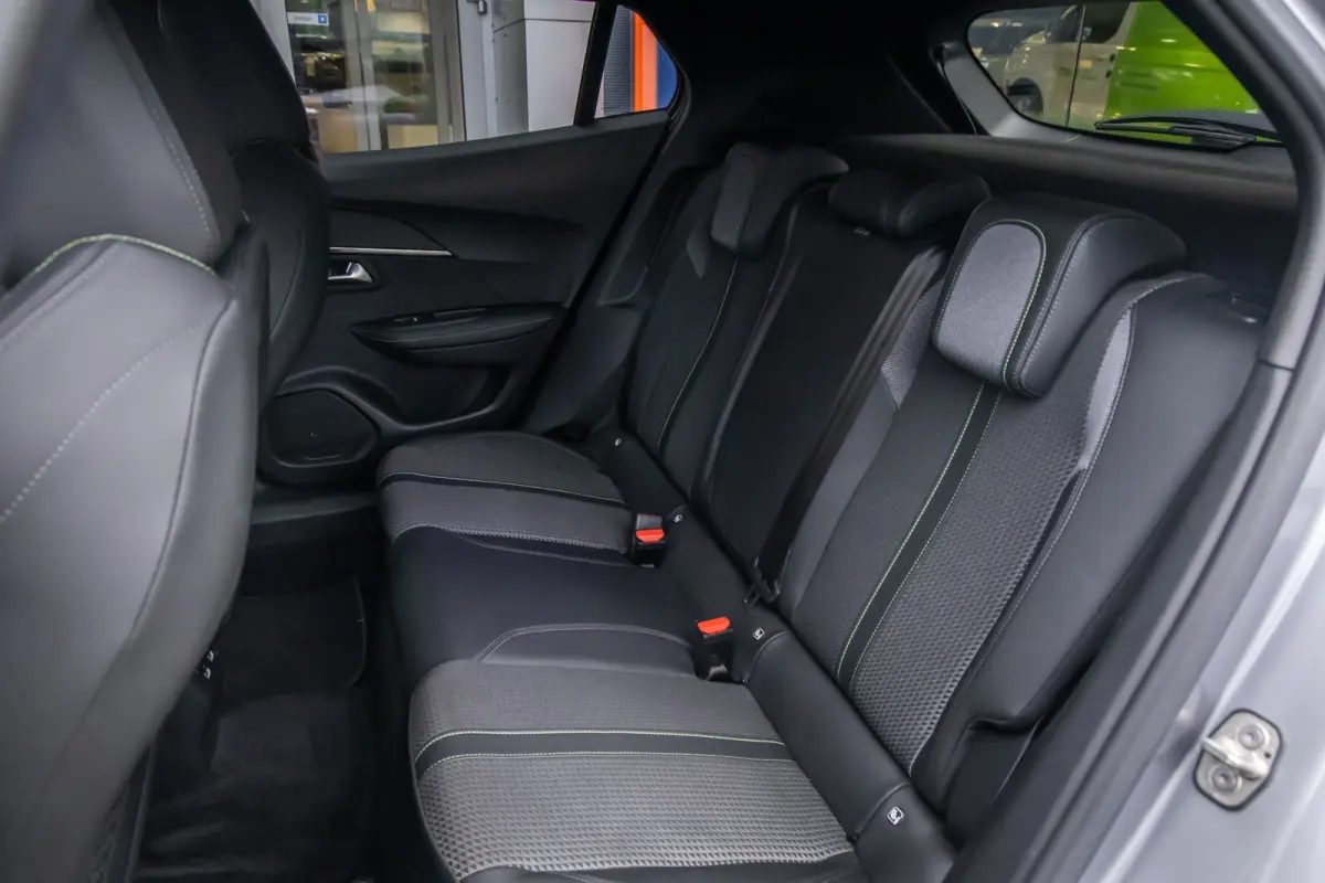 EV GT-LINE 50 kWh | Camera | Stoelverwarming | Apple Carplay/Android Auto | Keyless | Navigatie | Sportstoelen | Achteruitrijcamera | Apple Carplay/Android Auto|telefoonintegratie premium | 