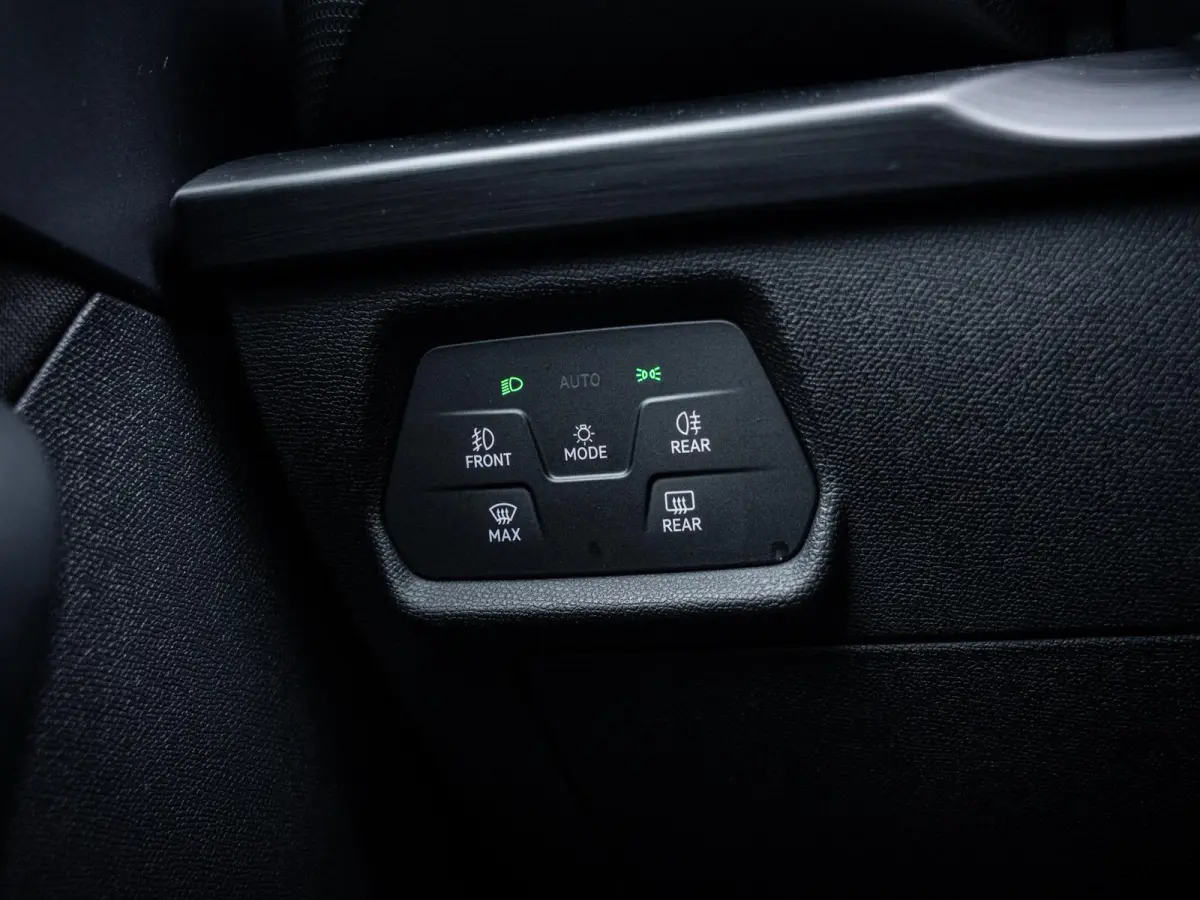 1.4 e-Hybrid VZ Copper Edition 245PK - Pano l ACC l Camera l Carplay