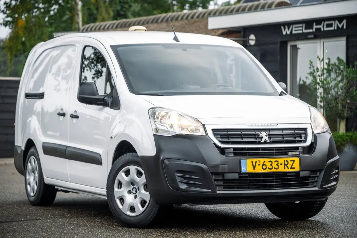 Electric L2 Premium Soh % I Kastinrichting I Zwaailamp I Camera I Climate I Cruise I Parkeersensoren I BTW