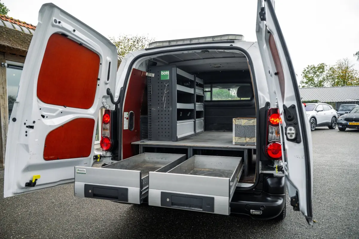 Electric L2 Premium Soh % I Kastinrichting I Zwaailamp I Camera I Climate I Cruise I Parkeersensoren I BTW