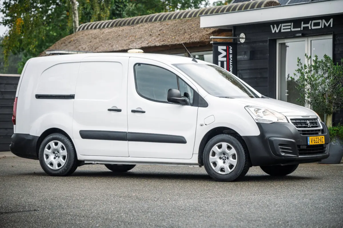 Electric L2 Premium Soh % I Kastinrichting I Zwaailamp I Camera I Climate I Cruise I Parkeersensoren I BTW