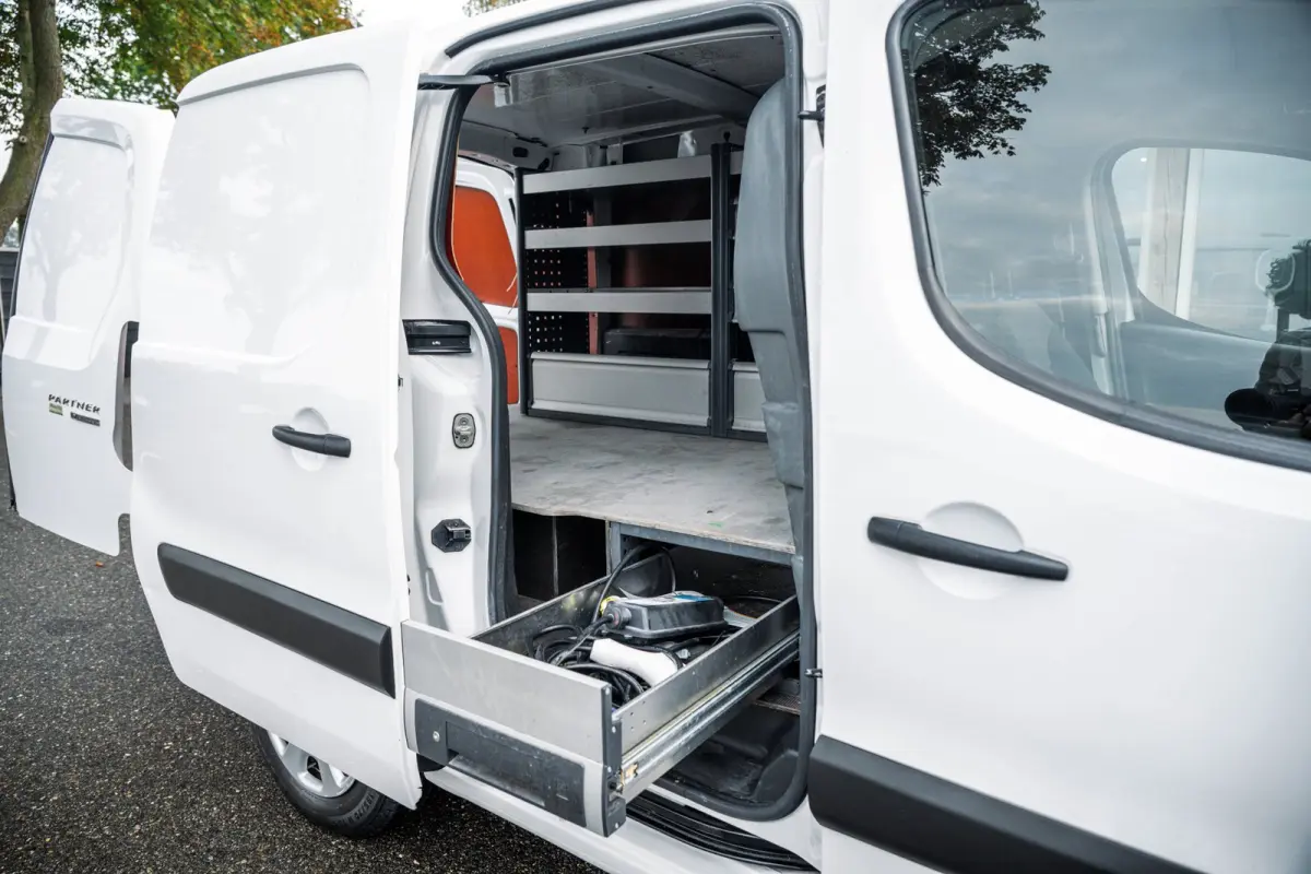 Electric L2 Premium Soh % I Kastinrichting I Zwaailamp I Camera I Climate I Cruise I Parkeersensoren I BTW