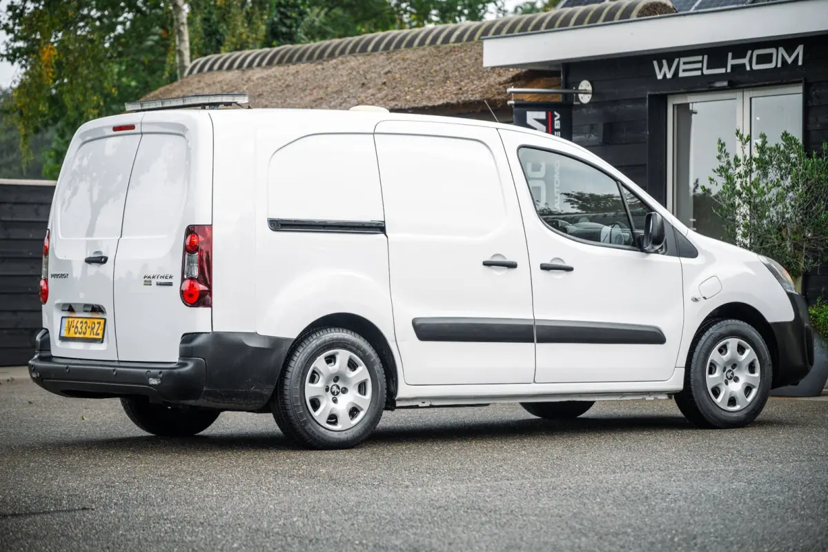 Electric L2 Premium Soh % I Kastinrichting I Zwaailamp I Camera I Climate I Cruise I Parkeersensoren I BTW