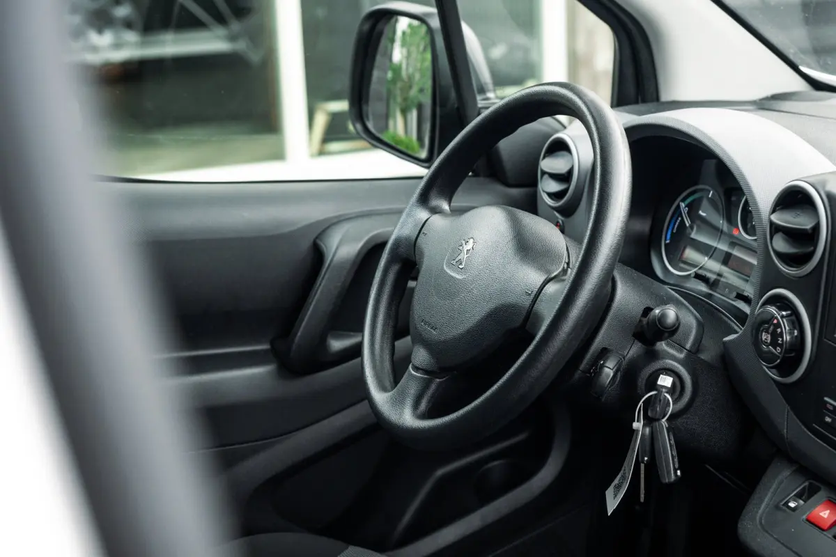 Electric L2 Premium Soh % I Kastinrichting I Zwaailamp I Camera I Climate I Cruise I Parkeersensoren I BTW