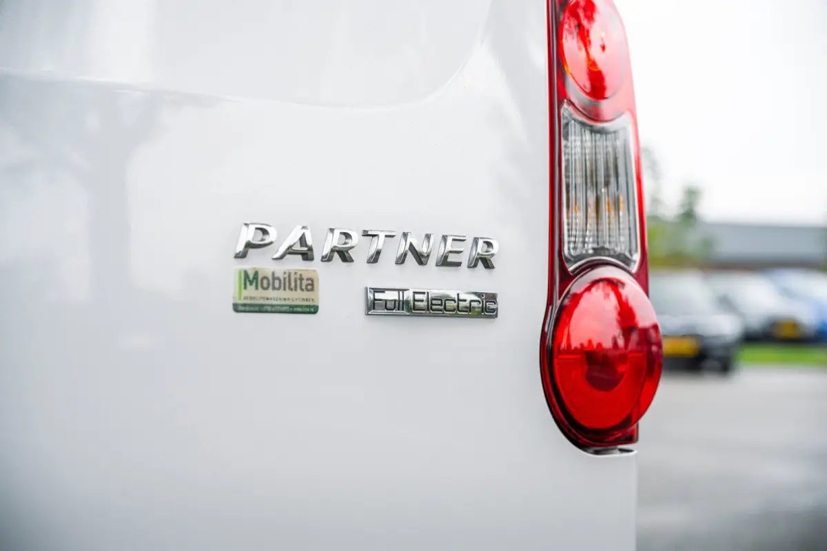 Electric L2 Premium Soh % I Kastinrichting I Zwaailamp I Camera I Climate I Cruise I Parkeersensoren I BTW