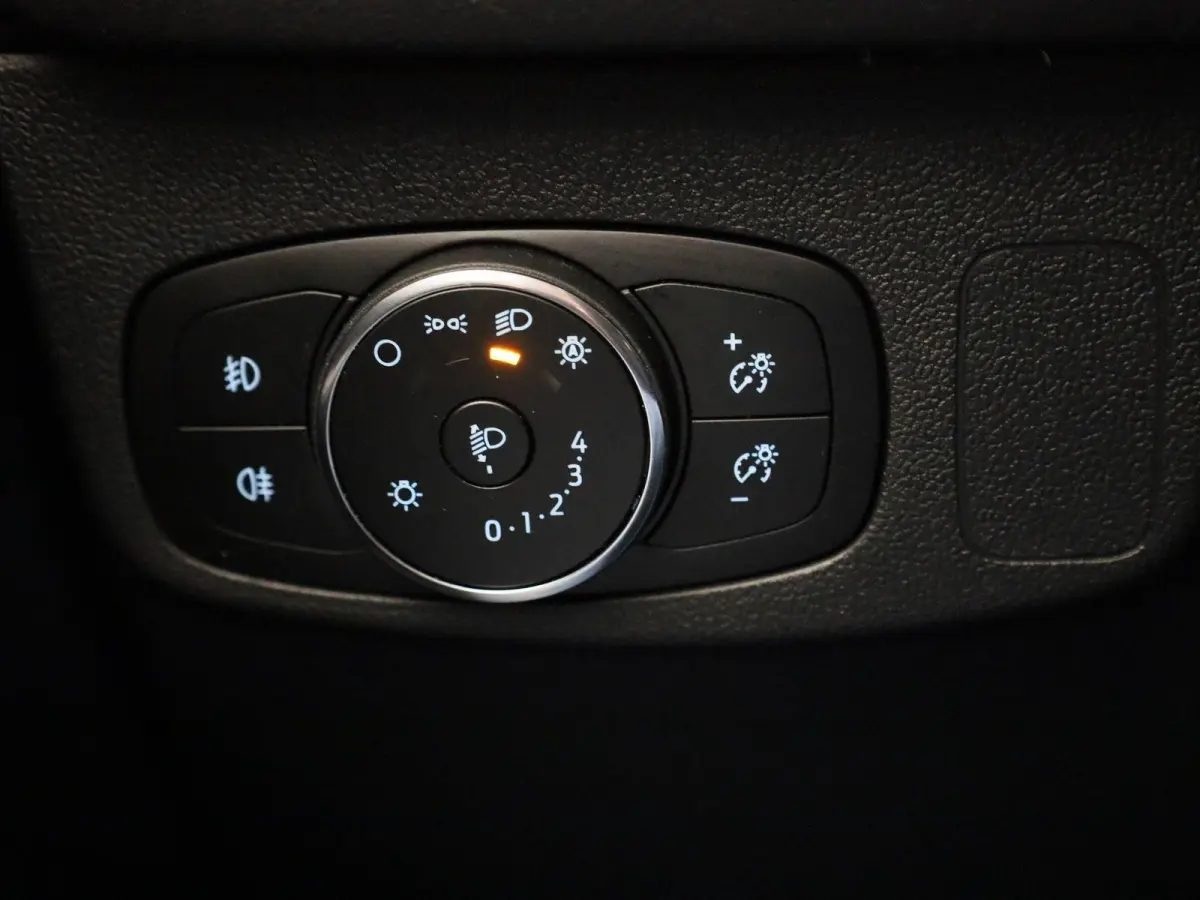 1.0 EcoBoost Hybrid Titanium | Apple Carplay/Android Auto | Climate Control | Cruise Control | Parkeersensoren |