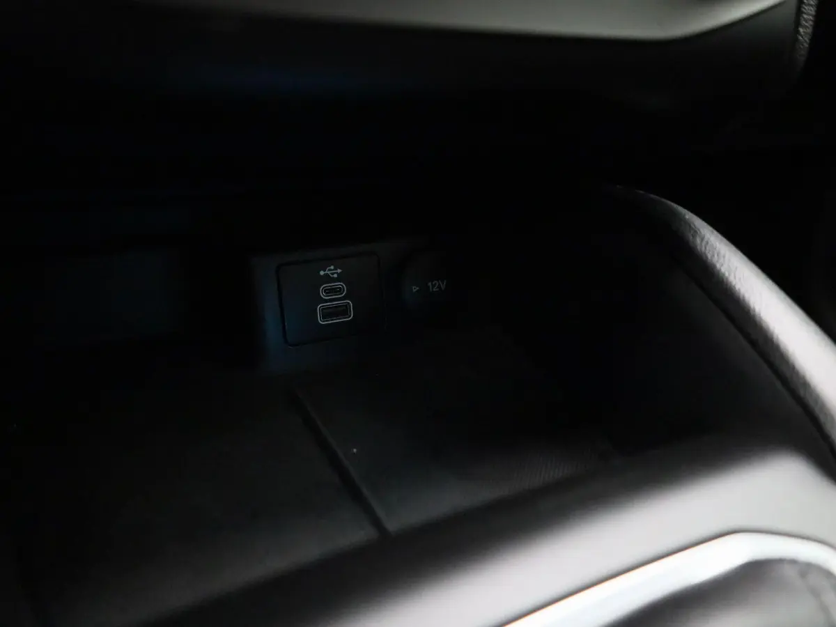 1.0 EcoBoost Hybrid Titanium | Apple Carplay/Android Auto | Climate Control | Cruise Control | Parkeersensoren |