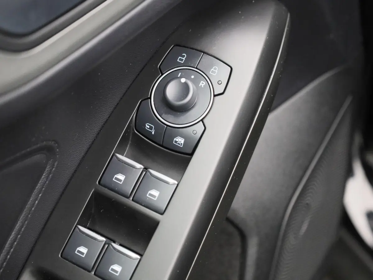 1.0 EcoBoost Hybrid Titanium | Apple Carplay/Android Auto | Climate Control | Cruise Control | Parkeersensoren |