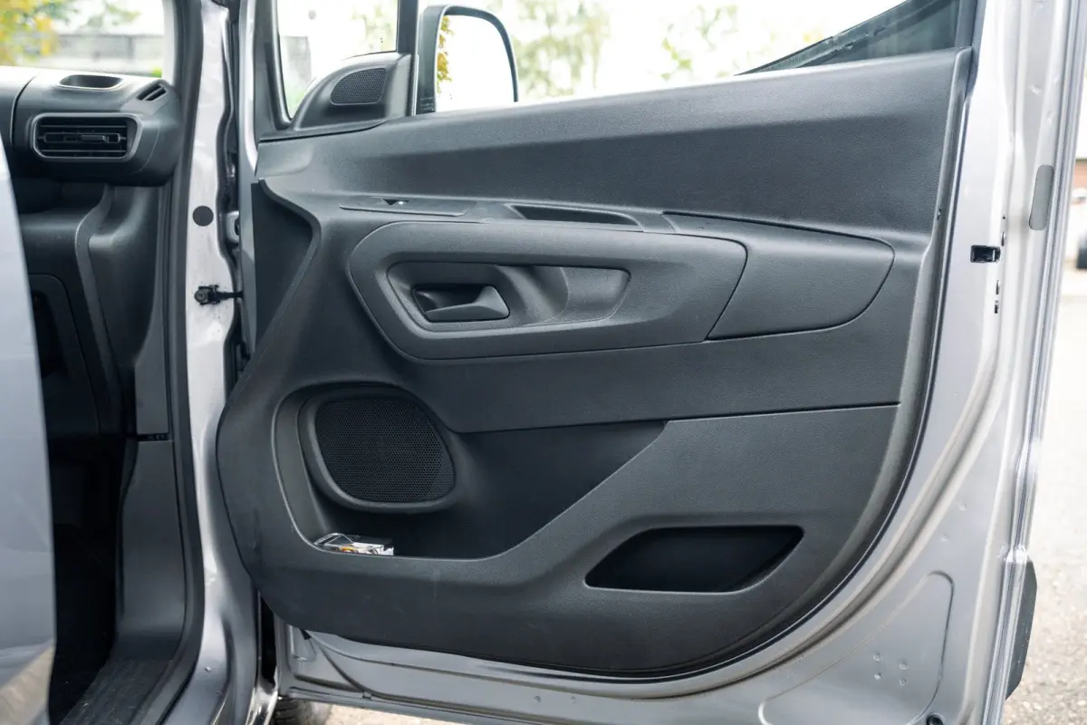 1.5 BlueHDI Premium Euro 6 I Kastinrichting I 3 Zits I CarPlay I Android I Cruise I Airco I NL Auto I NAP I PDC