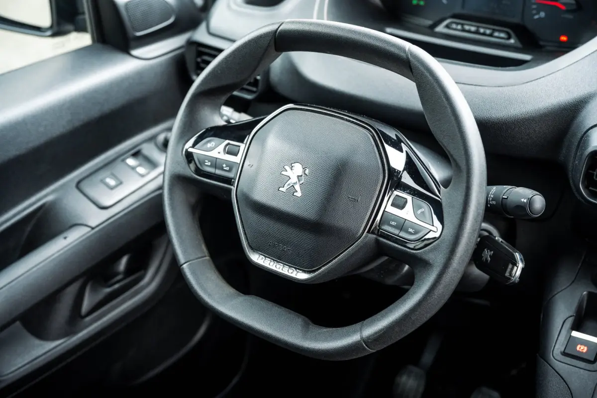 1.5 BlueHDI Premium Euro 6 I Kastinrichting I 3 Zits I CarPlay I Android I Cruise I Airco I NL Auto I NAP I PDC