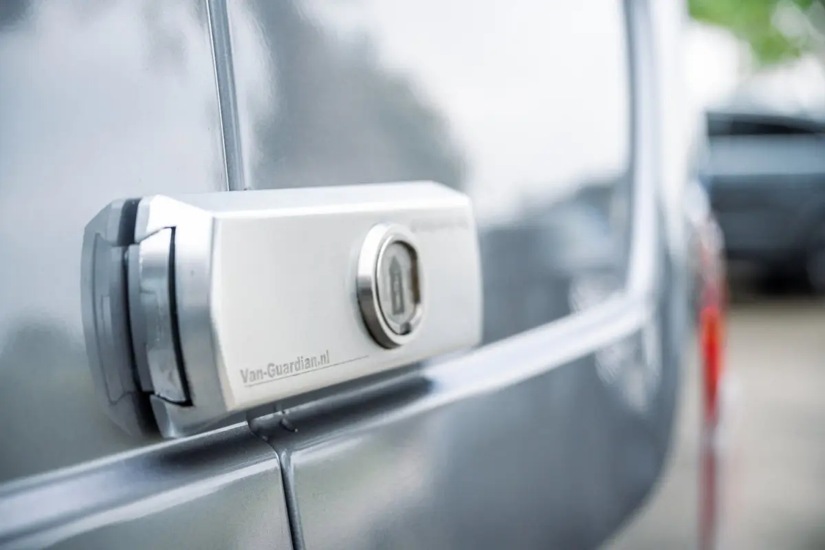 1.5 BlueHDI Premium Euro 6 I Kastinrichting I 3 Zits I CarPlay I Android I Cruise I Airco I NL Auto I NAP I PDC