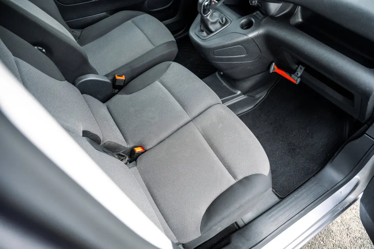 1.5 BlueHDI Premium Euro 6 I Kastinrichting I 3 Zits I CarPlay I Android I Cruise I Airco I NL Auto I NAP I PDC