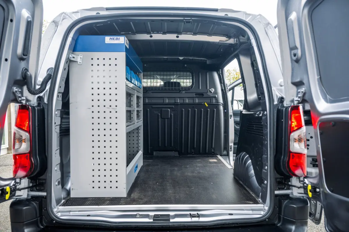 1.5 BlueHDI Premium Euro 6 I Kastinrichting I 3 Zits I CarPlay I Android I Cruise I Airco I NL Auto I NAP I PDC