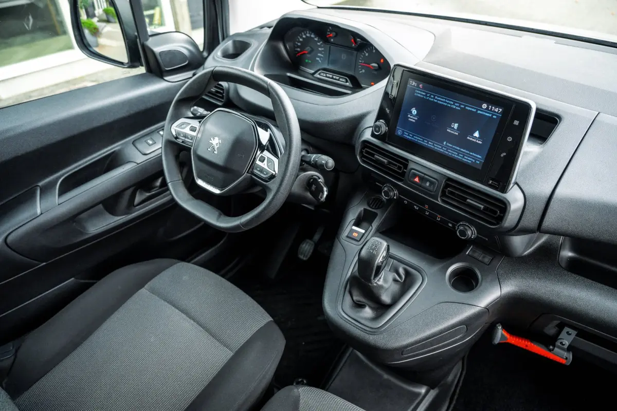 1.5 BlueHDI Premium Euro 6 I Kastinrichting I 3 Zits I CarPlay I Android I Cruise I Airco I NL Auto I NAP I PDC