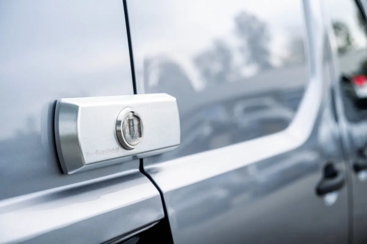 1.5 BlueHDI Premium Euro 6 I Kastinrichting I 3 Zits I CarPlay I Android I Cruise I Airco I NL Auto I NAP I PDC