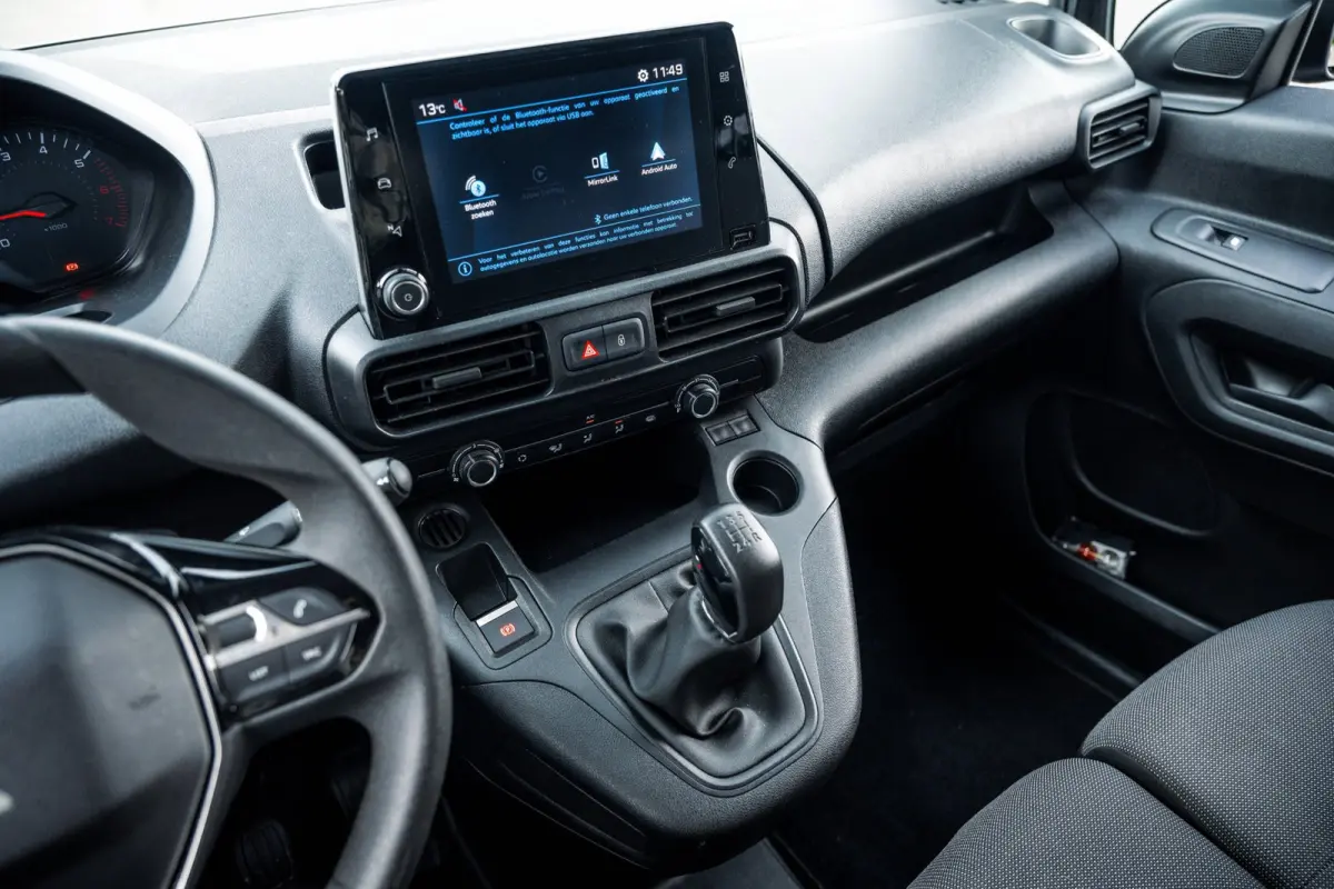 1.5 BlueHDI Premium Euro 6 I Kastinrichting I 3 Zits I CarPlay I Android I Cruise I Airco I NL Auto I NAP I PDC