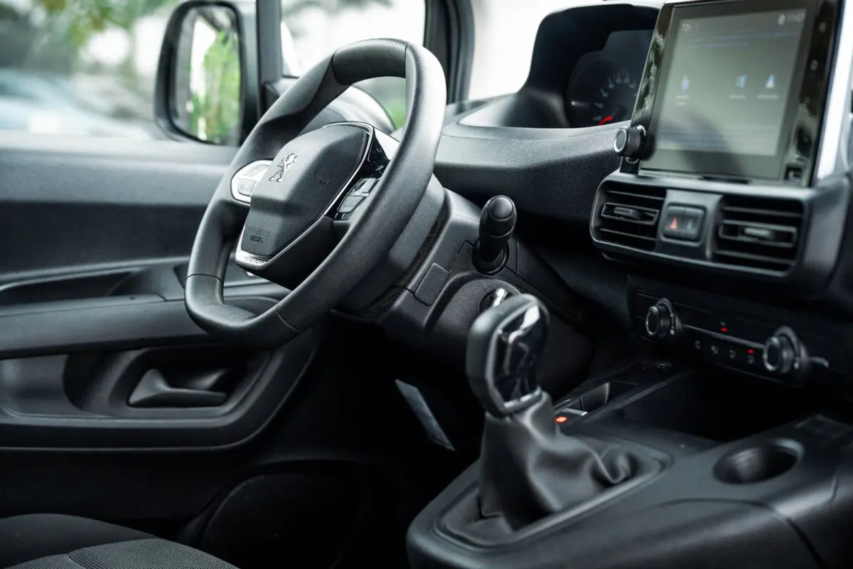 1.5 BlueHDI Premium Euro 6 I Kastinrichting I 3 Zits I CarPlay I Android I Cruise I Airco I NL Auto I NAP I PDC