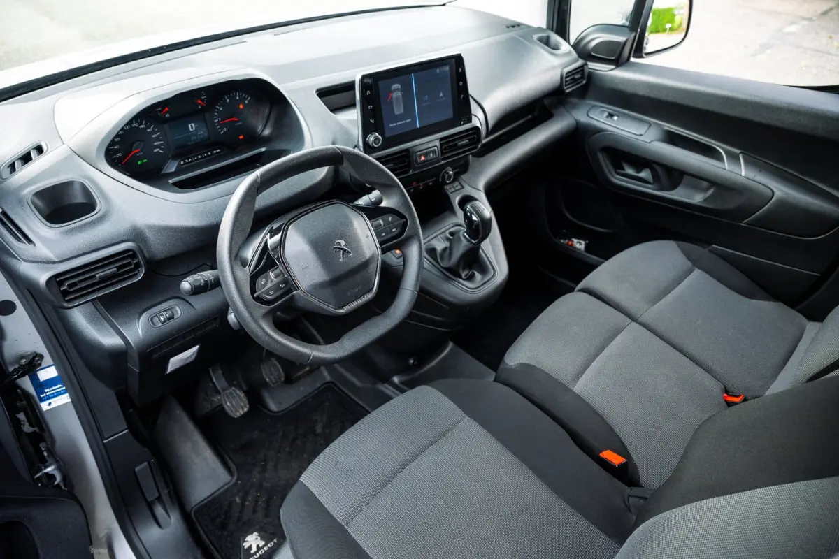 1.5 BlueHDI Premium Euro 6 I Kastinrichting I 3 Zits I CarPlay I Android I Cruise I Airco I NL Auto I NAP I PDC