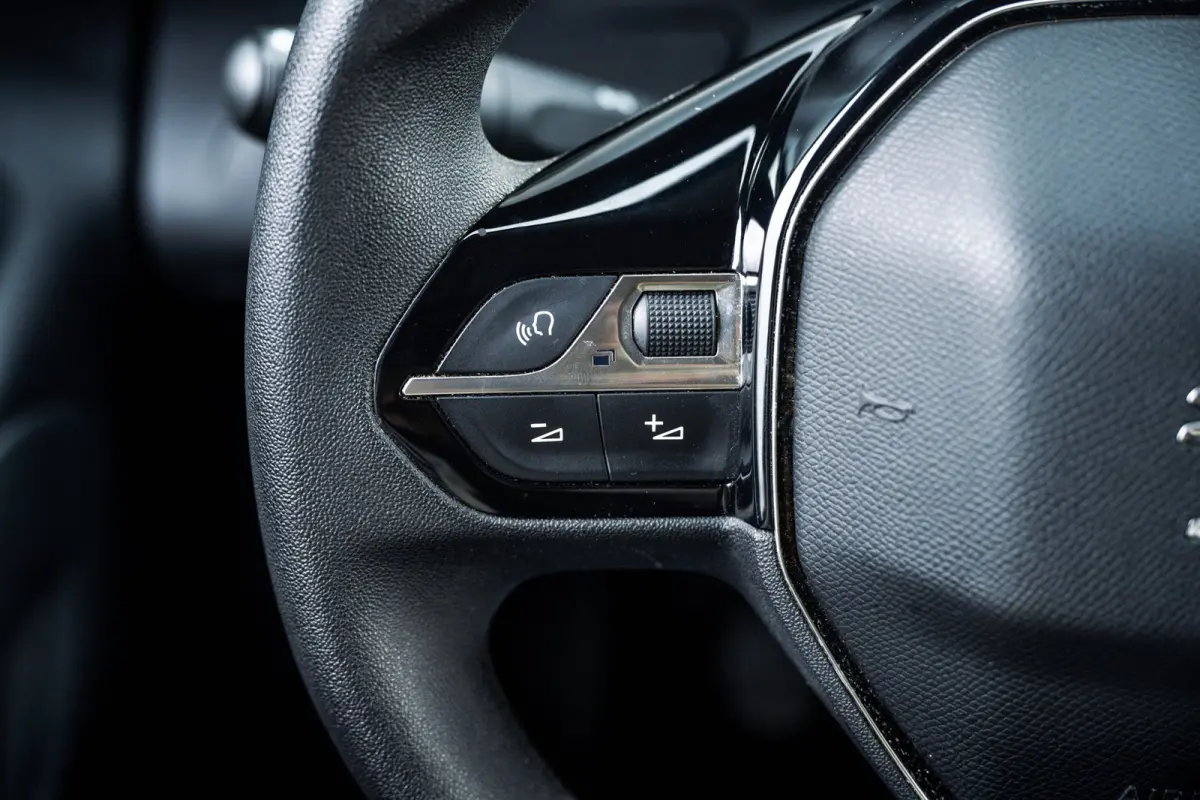 1.5 BlueHDI Premium Euro 6 I Kastinrichting I 3 Zits I CarPlay I Android I Cruise I Airco I NL Auto I NAP I PDC