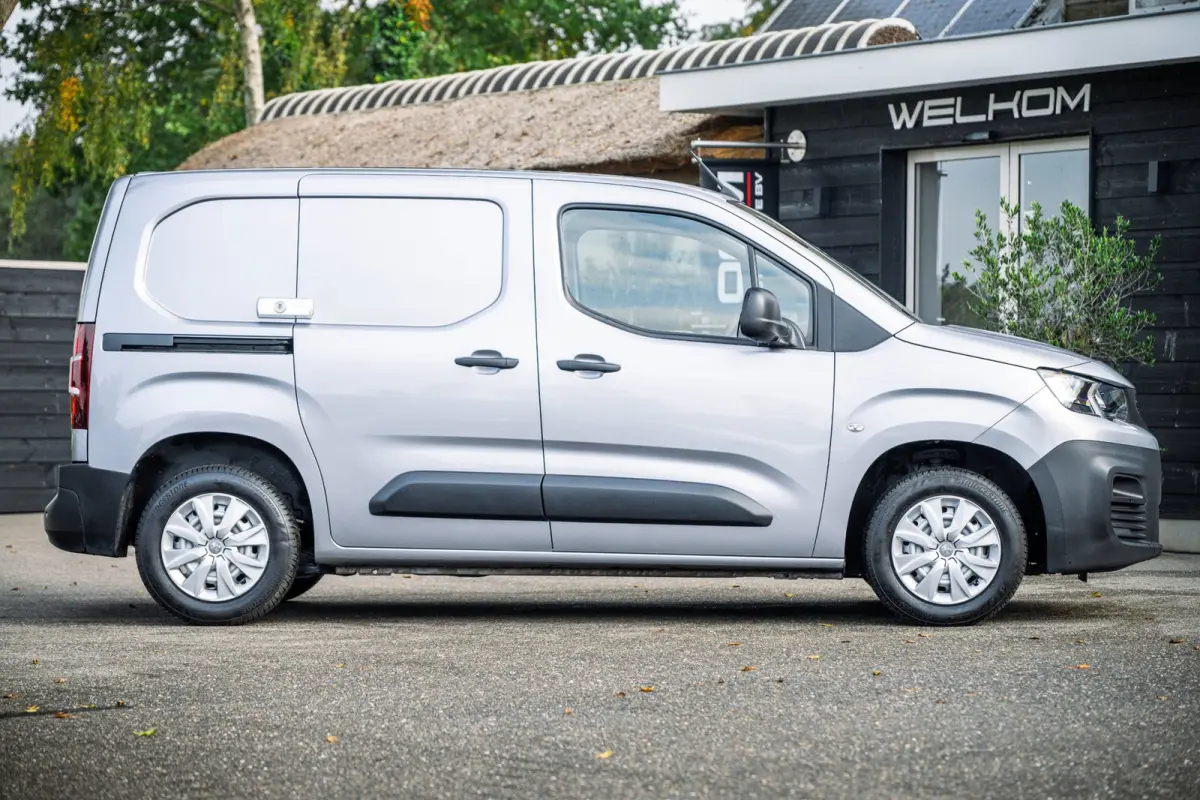 1.5 BlueHDI Premium Euro 6 I Kastinrichting I 3 Zits I CarPlay I Android I Cruise I Airco I NL Auto I NAP I PDC