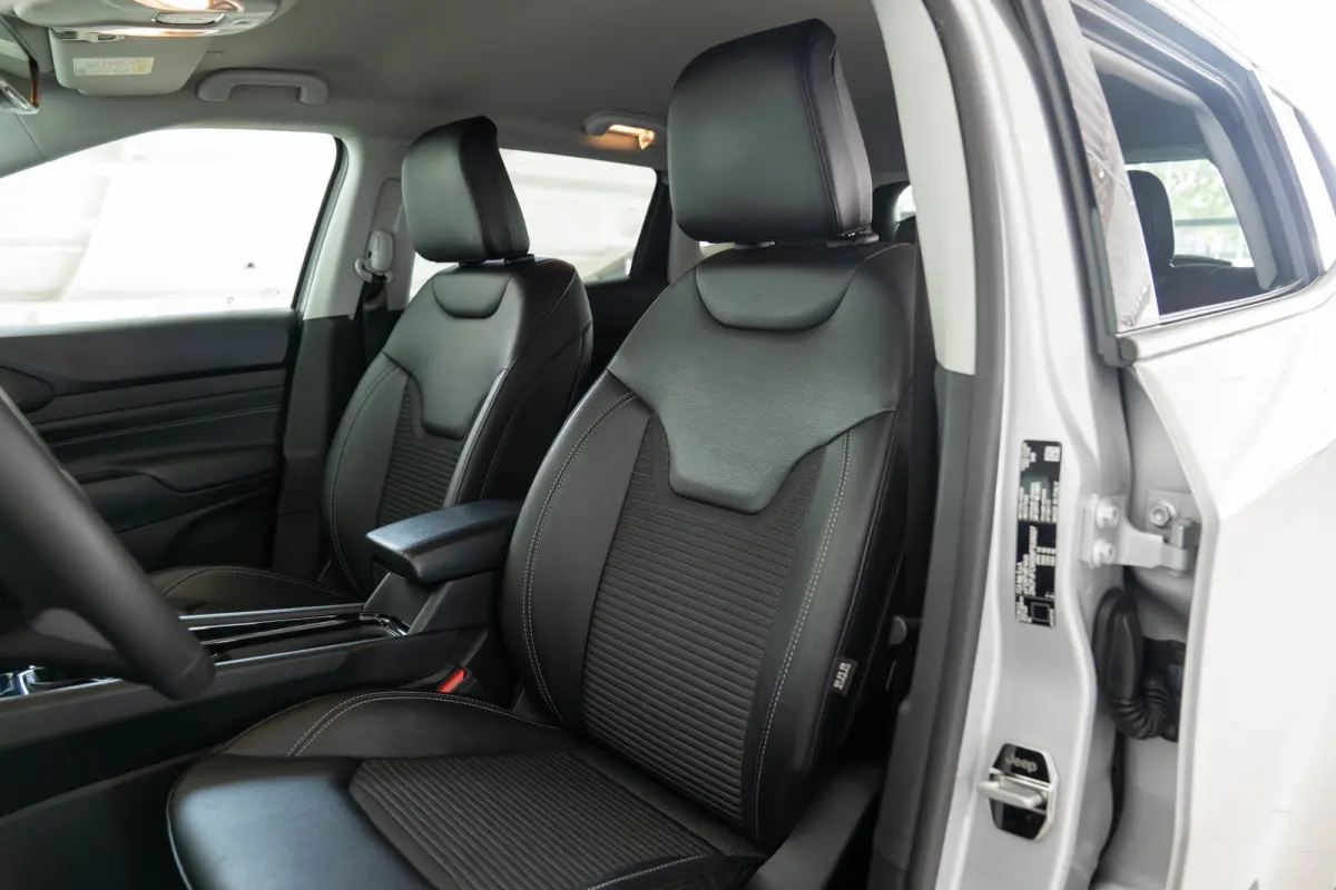 4xe 190 Plug-in Hybrid Night Eagle | Camera | Navigatie | Climate Controle | Apple Carplay & Android Auto | Cruise Controle | Keyless Entry & Start |