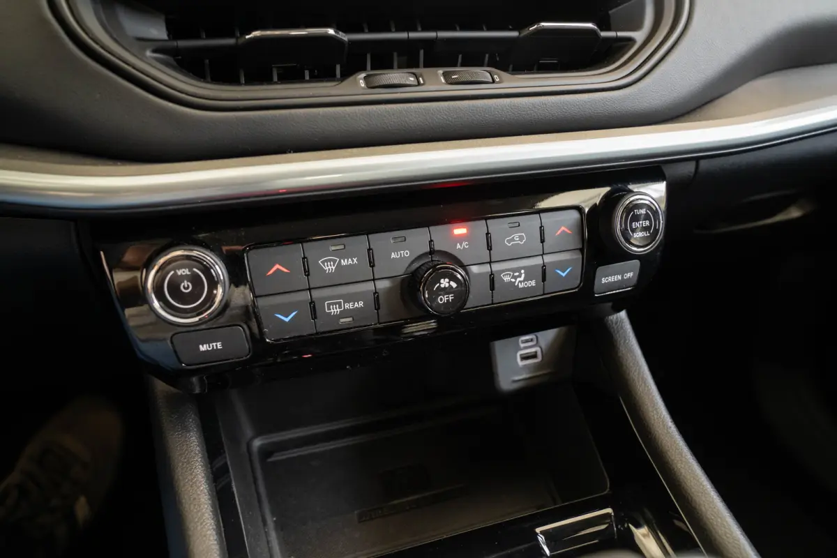 4xe 190 Plug-in Hybrid Night Eagle | Camera | Navigatie | Climate Controle | Apple Carplay & Android Auto | Cruise Controle | Keyless Entry & Start |