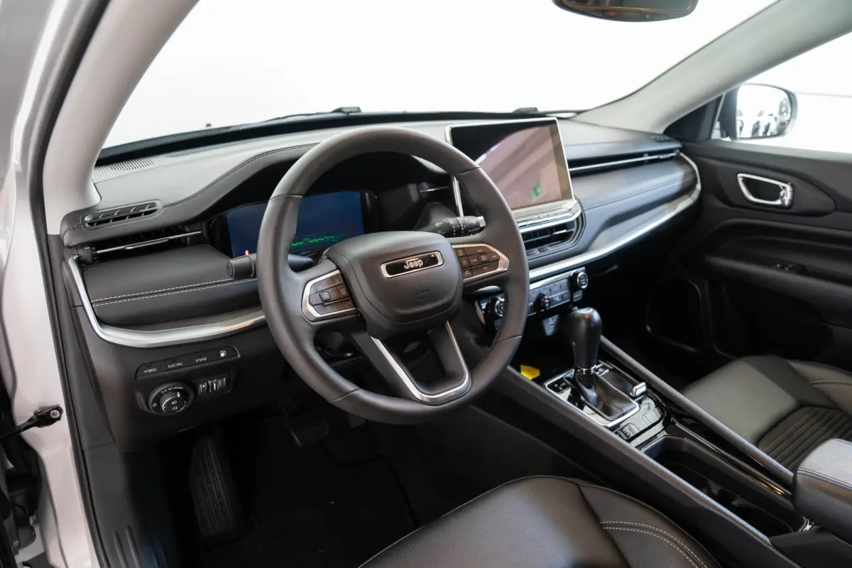 4xe 190 Plug-in Hybrid Night Eagle | Camera | Navigatie | Climate Controle | Apple Carplay & Android Auto | Cruise Controle | Keyless Entry & Start |