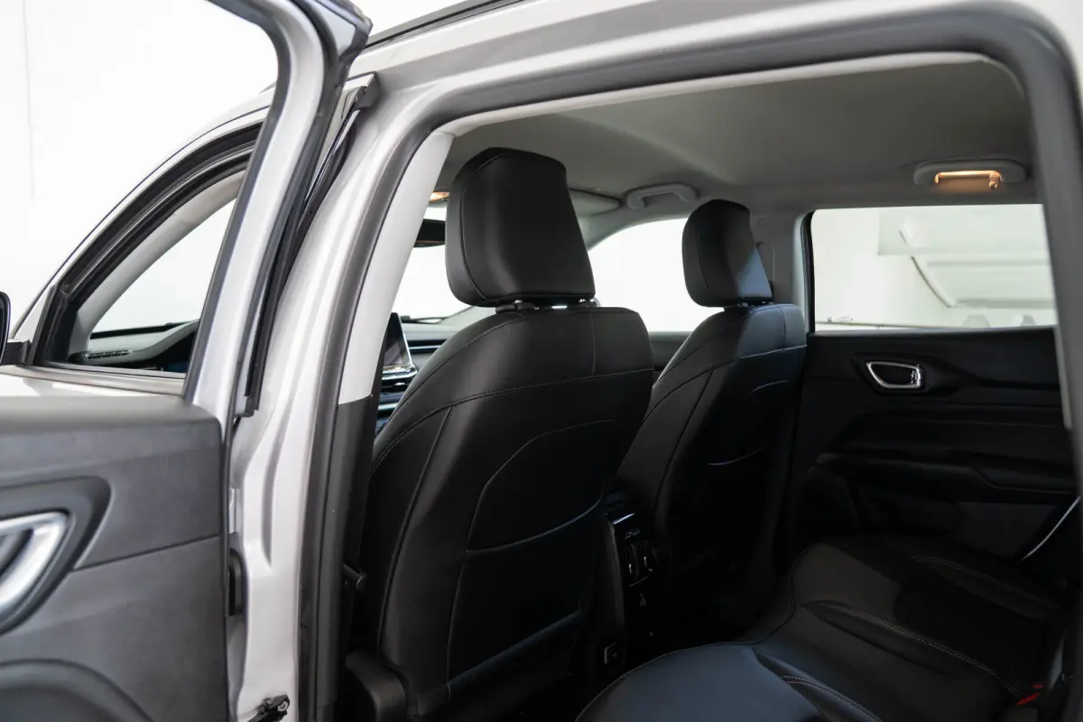 4xe 190 Plug-in Hybrid Night Eagle | Camera | Navigatie | Climate Controle | Apple Carplay & Android Auto | Cruise Controle | Keyless Entry & Start |