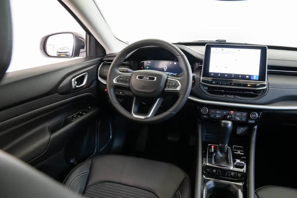 4xe 190 Plug-in Hybrid Night Eagle | Camera | Navigatie | Climate Controle | Apple Carplay & Android Auto | Cruise Controle | Keyless Entry & Start |