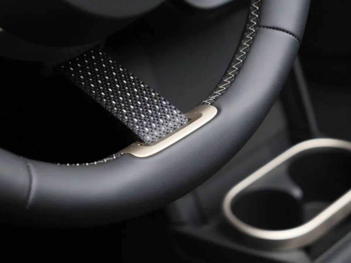 C Pakket M + Stuurwielrand verwarmd + Driving Assistant + Parking Assistant + LED headlights + 19''