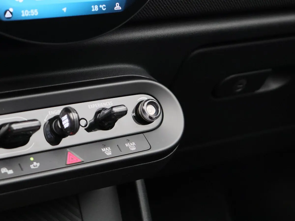 C Pakket M + Stuurwielrand verwarmd + Driving Assistant + Parking Assistant + LED headlights + 19''
