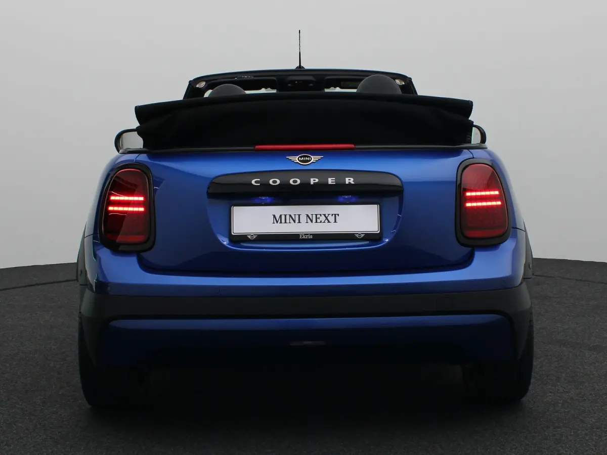 C Pakket M + Stuurwielrand verwarmd + Driving Assistant + Parking Assistant + LED headlights + 19''