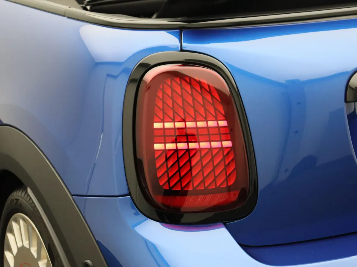 C Pakket M + Stuurwielrand verwarmd + Driving Assistant + Parking Assistant + LED headlights + 19''